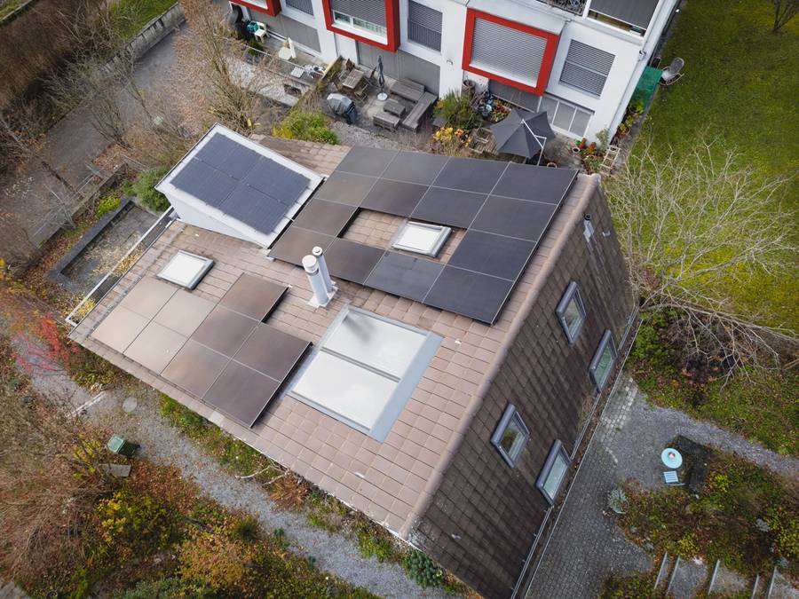 12,5 kWp mehr – Anlage auf einem Einfamilienhaus mit einem Ziegeldach in Winterthur