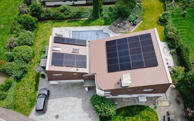 13,34 kWp mehr – Anlage auf einem Einfamilienhaus mit Biberschwanzschindeln in Brütten