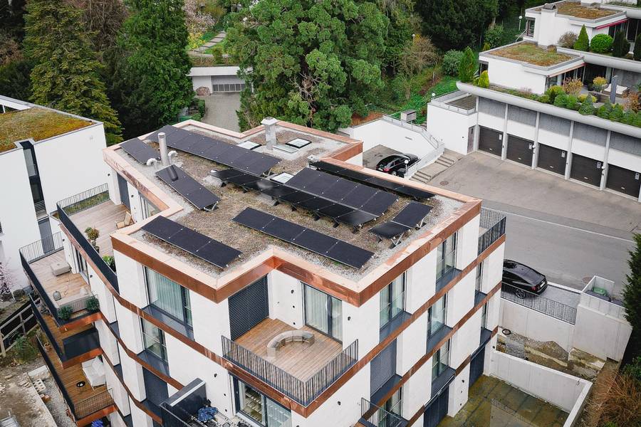 18,20 kWp mehr – Anlage auf einem Mehrfamilienhaus mit einem Flachdach in Kilchberg