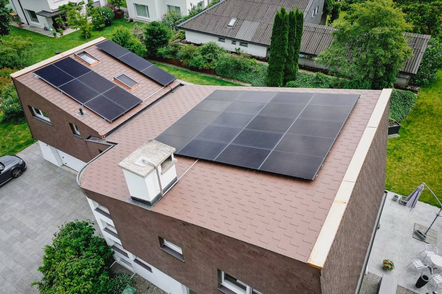 13,34 kWp mehr – Anlage auf einem Einfamilienhaus mit Biberschwanzschindeln in Brütten