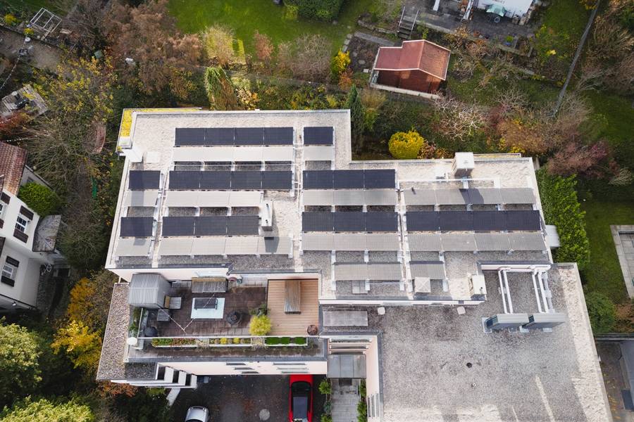 24,75 kWp mehr – Anlage auf einem Mehrfamilienhaus mit einem Flachdach in Winterthur