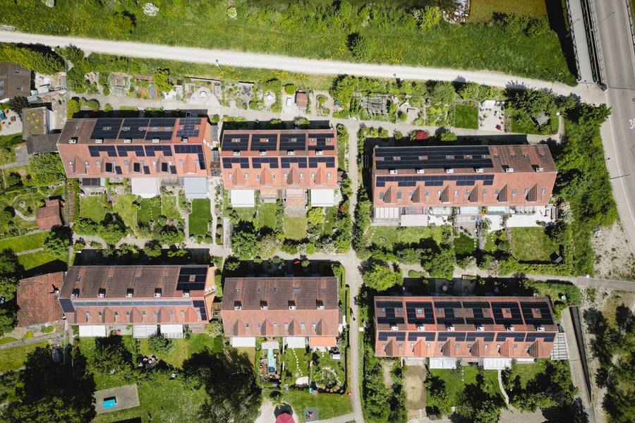 133,1 kWp mehr – Anlage auf mehreren Reiheneinfamilienhäuser mit Ziegeldach in Winterthur