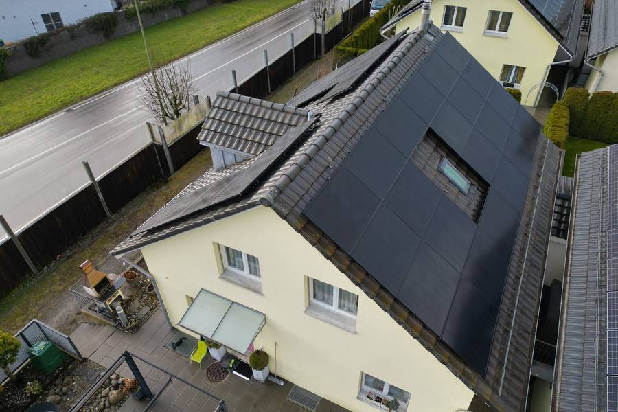 17.28 kWp mehr – Anlage auf einem Einfamilienhaus mit einem Ziegeldach in Neftenbach