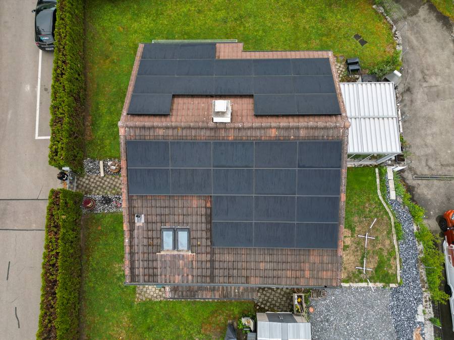 14.88 kWp mehr – Anlage auf einem Einfamilienhaus mit einem Ziegeldach in Neftenbach