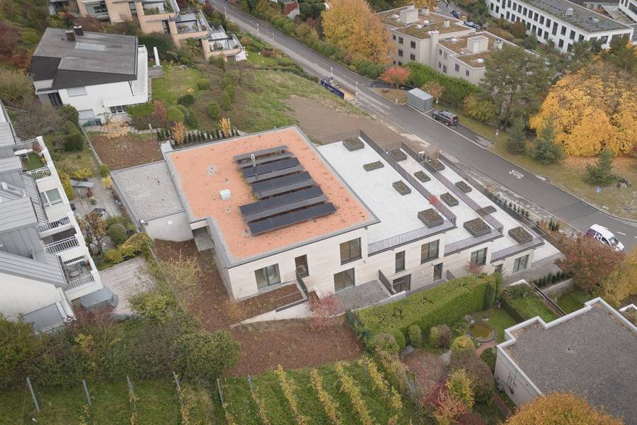 13,5 kWp mehr – Anlage auf einem Mehrfamilienhaus mit einem Flachdach in Feldmeilen