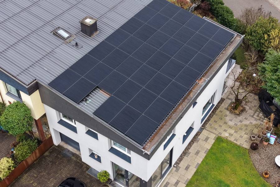 19.27 kWp mehr – Anlage auf einem Mehrfamilienhaus mit einem Welleternitdach in Uster