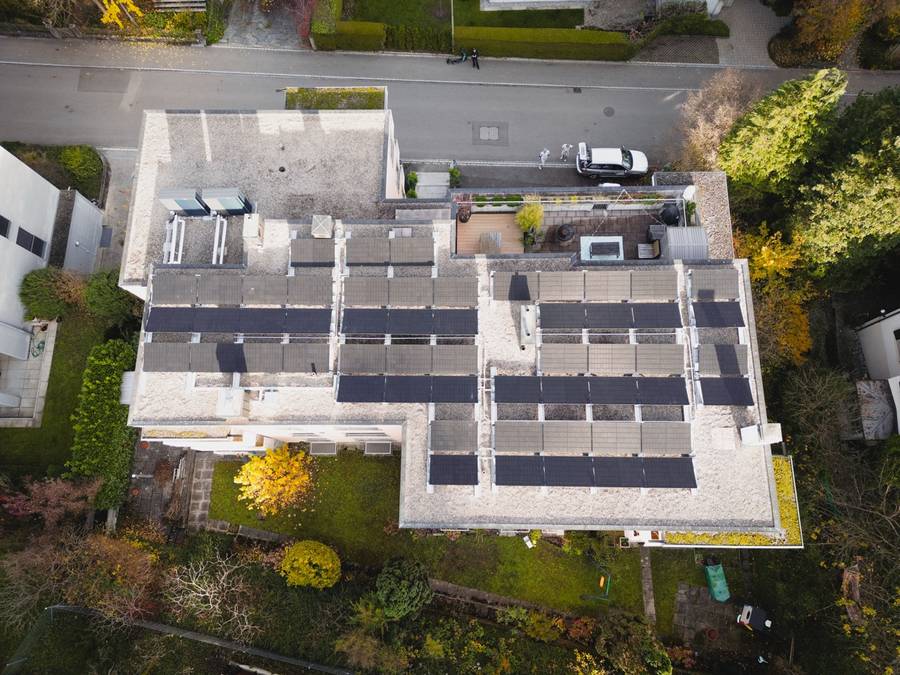 24,75 kWp mehr – Anlage auf einem Mehrfamilienhaus mit einem Flachdach in Winterthur