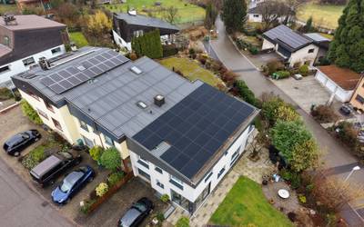 19.27 kWp mehr – Anlage auf einem Mehrfamilienhaus mit einem Welleternitdach in Uster