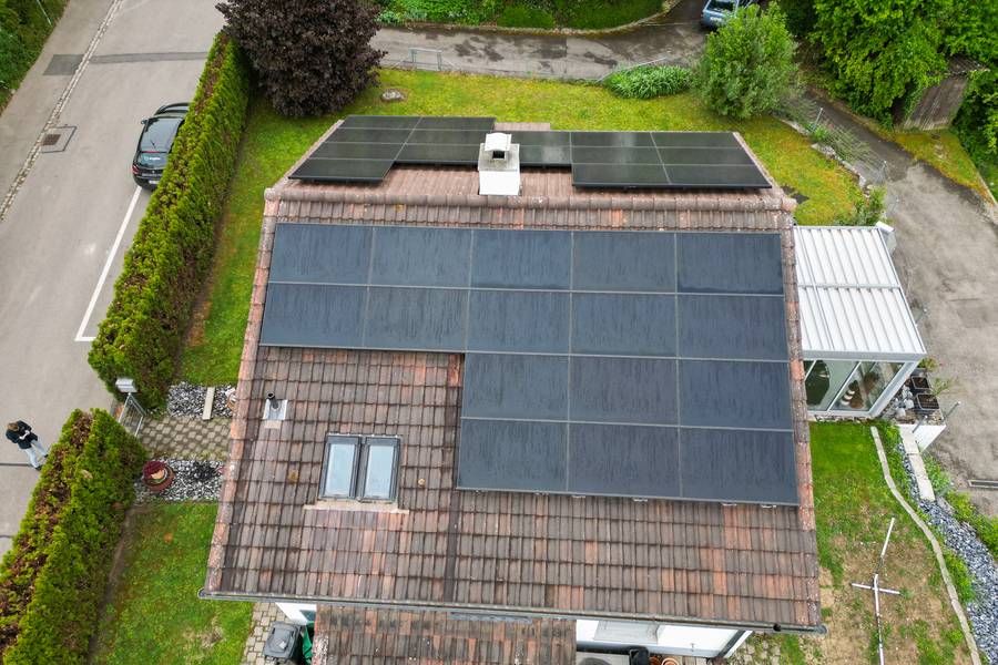 14.88 kWp mehr – Anlage auf einem Einfamilienhaus mit einem Ziegeldach in Neftenbach