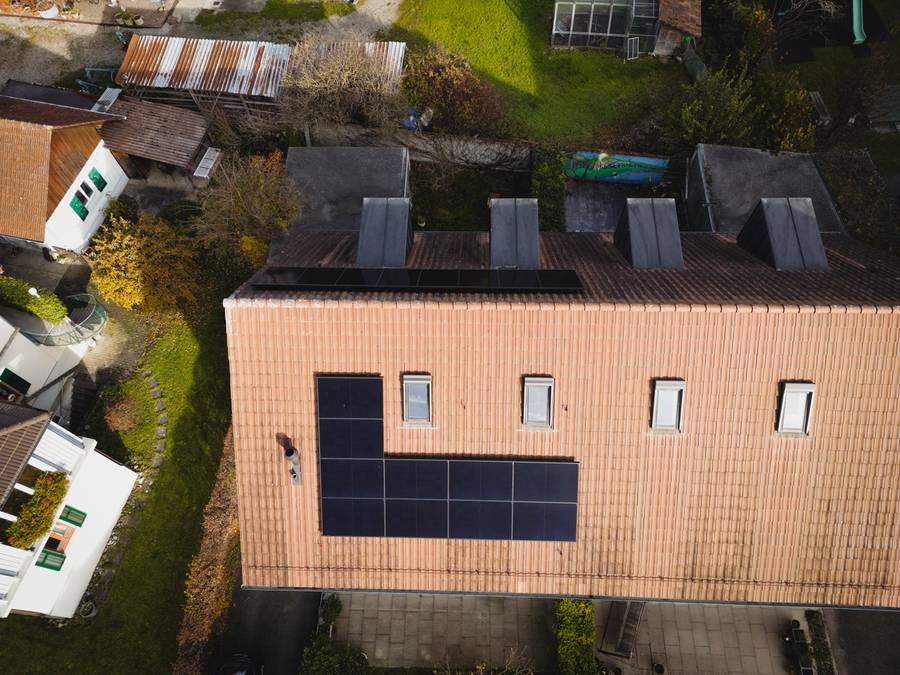 8,37 kWp mehr – Anlage auf einem Doppeleinfamilienhaus mit Ziegeldach in Winterthur