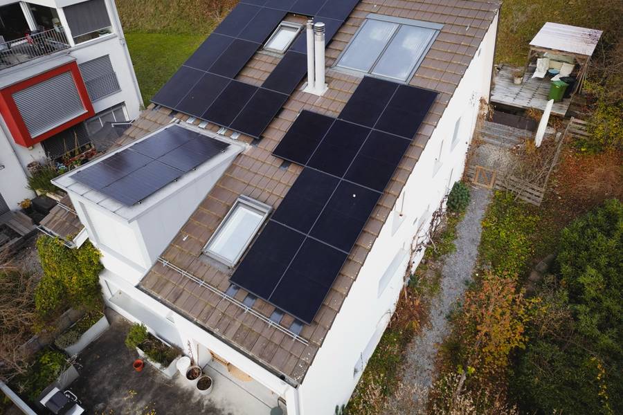 12,5 kWp mehr – Anlage auf einem Einfamilienhaus mit einem Ziegeldach in Winterthur