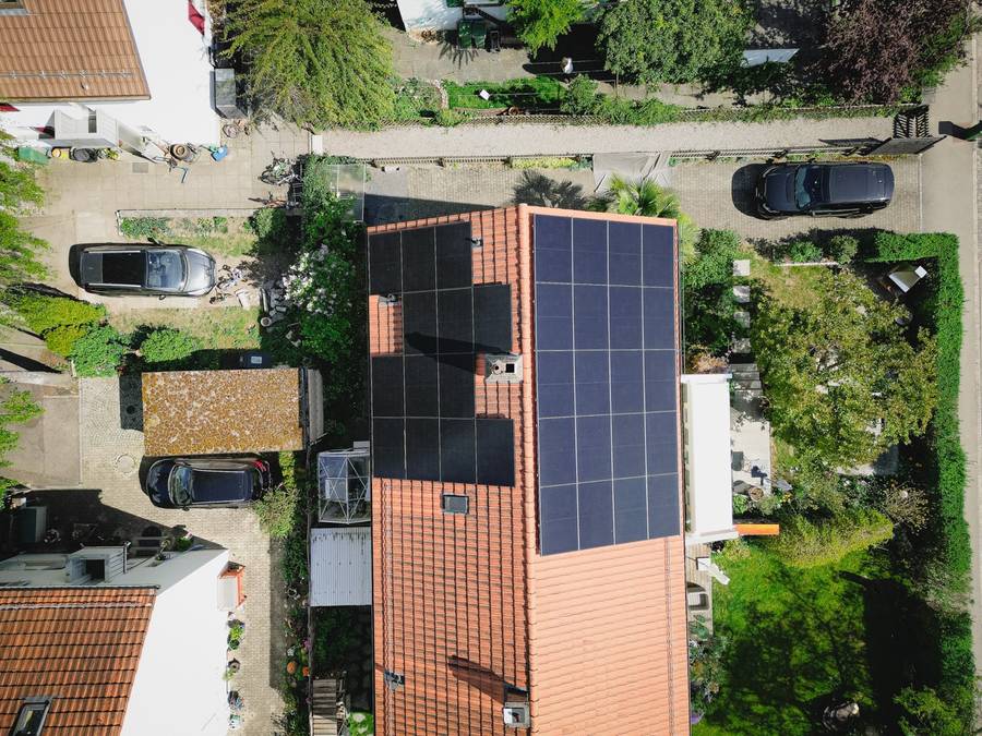 15.35 kWp mehr – Anlage auf einem Einfamilienhaus mit einem Ziegeldach in Winterthur