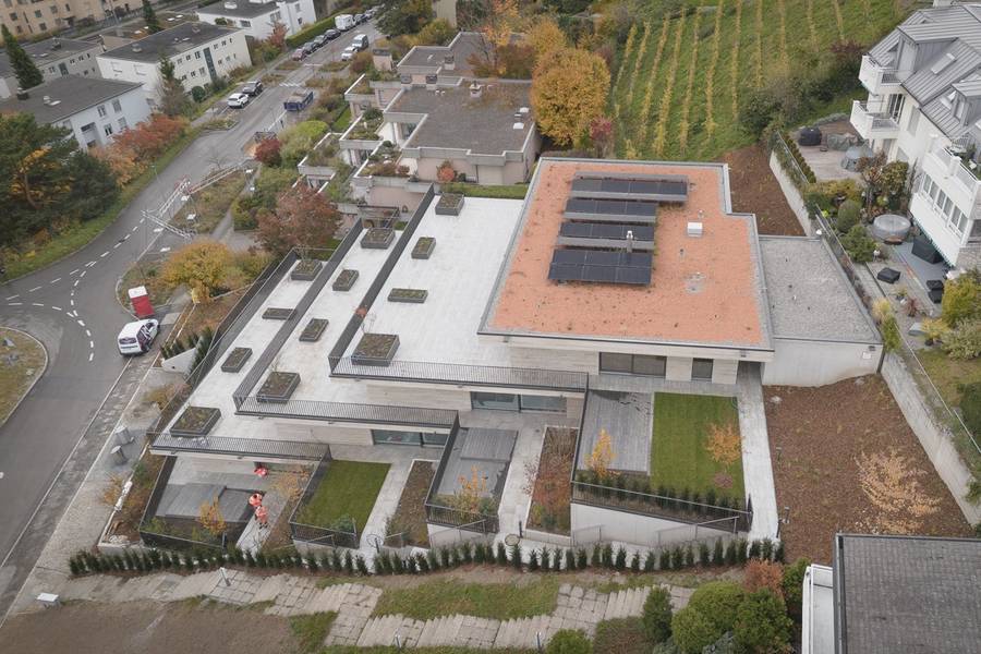 13,5 kWp mehr – Anlage auf einem Mehrfamilienhaus mit einem Flachdach in Feldmeilen