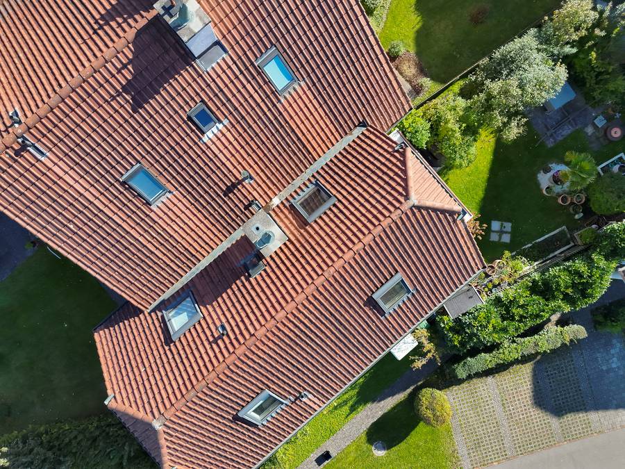 16.32 kWp mehr – Anlage auf einem Mehrfamilienhaus mit einem Ziegeldach in Neftenbach
