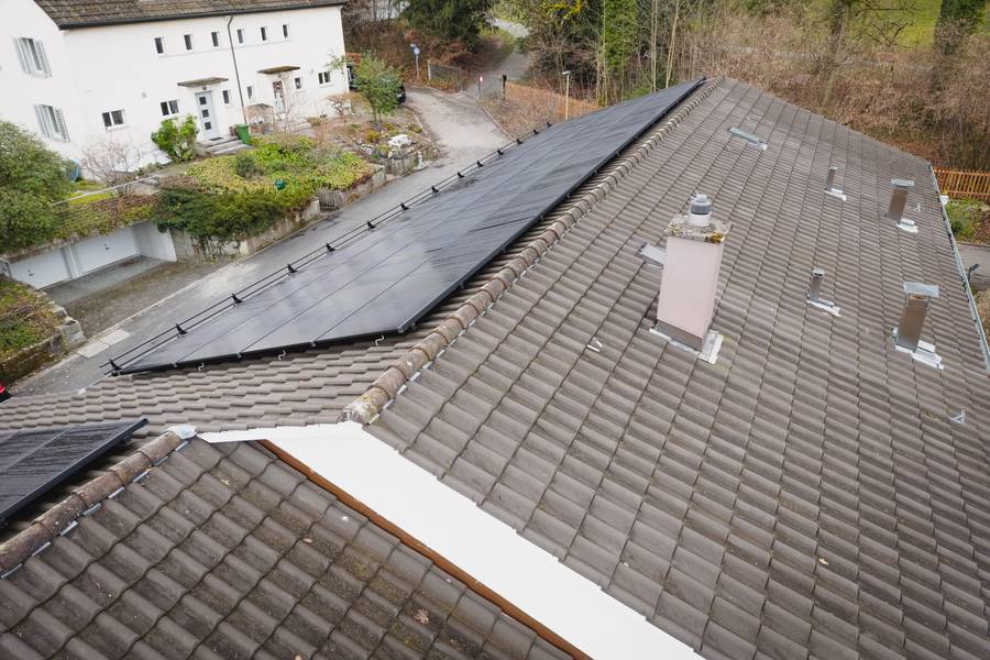 17,2 kWp mehr – Anlagen auf einem Mehrfamilienhaus mit einem Schrägdach in Winterthur