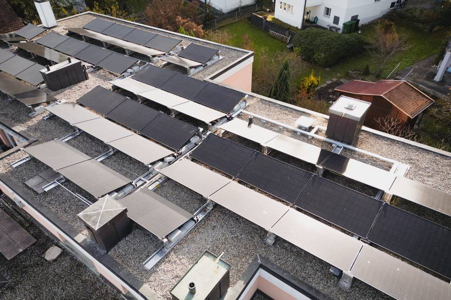 24,75 kWp mehr – Anlage auf einem Mehrfamilienhaus mit einem Flachdach in Winterthur