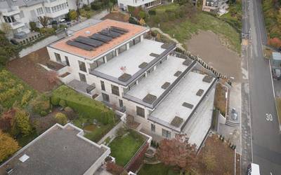 13,5 kWp mehr – Anlage auf einem Mehrfamilienhaus mit einem Flachdach in Feldmeilen