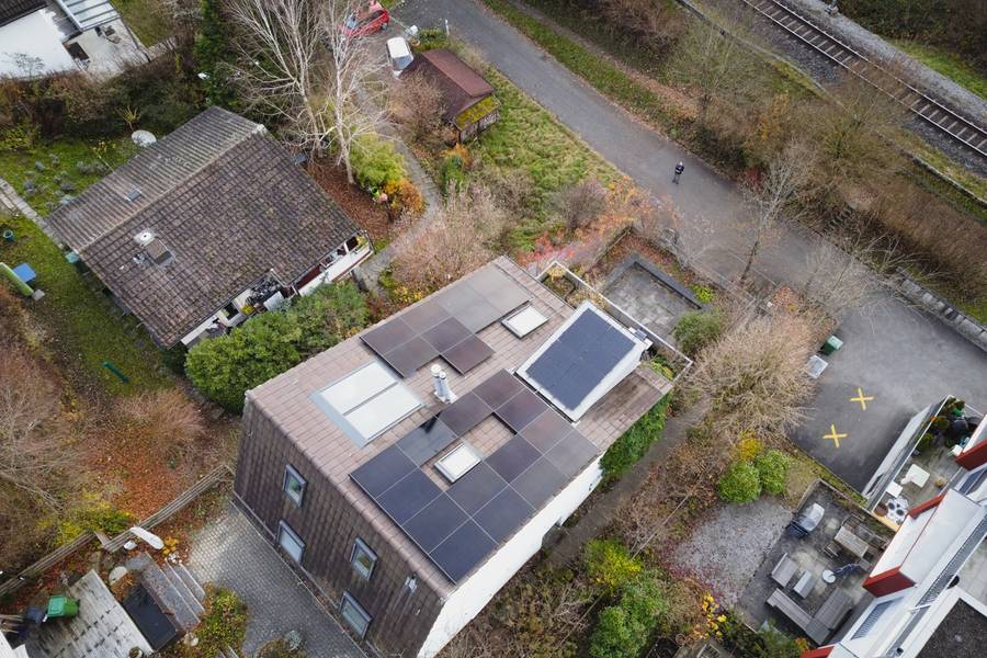 12,5 kWp mehr – Anlage auf einem Einfamilienhaus mit einem Ziegeldach in Winterthur